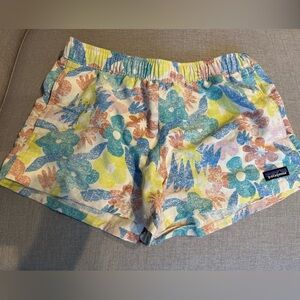 Patagonia women’s barely baggie shorts size small.